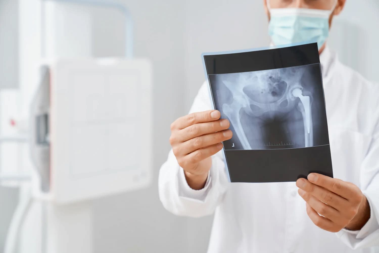 ¿Por qué un cirujano de cadera general no es suficiente para un caso complejo de pelvis?